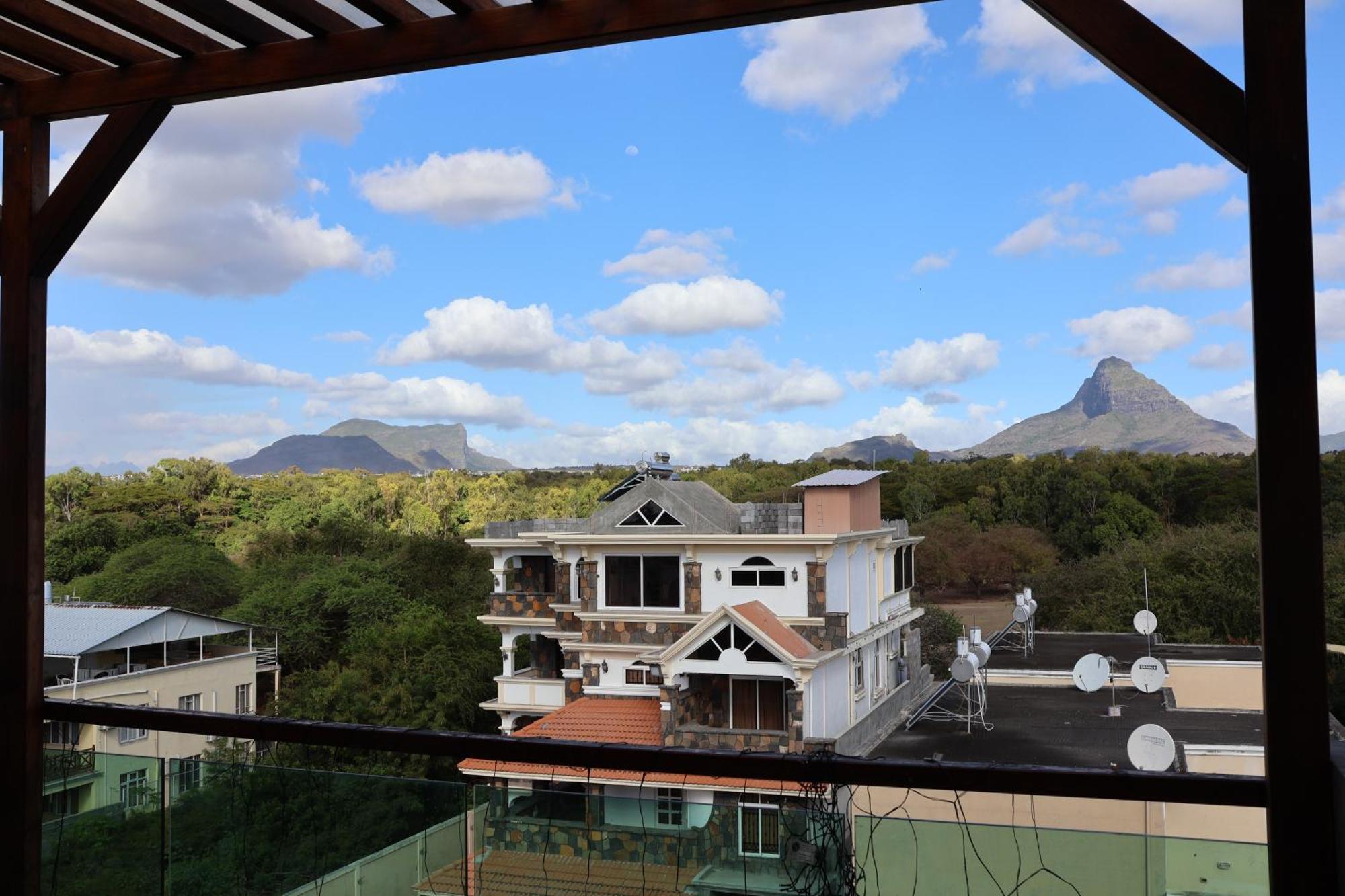Top-Floor Modern 3Bd Penthouse With Beautiful Mountain View Terrace - 5 Min Walk To Beach Flic-en-Flacq Zewnętrze zdjęcie